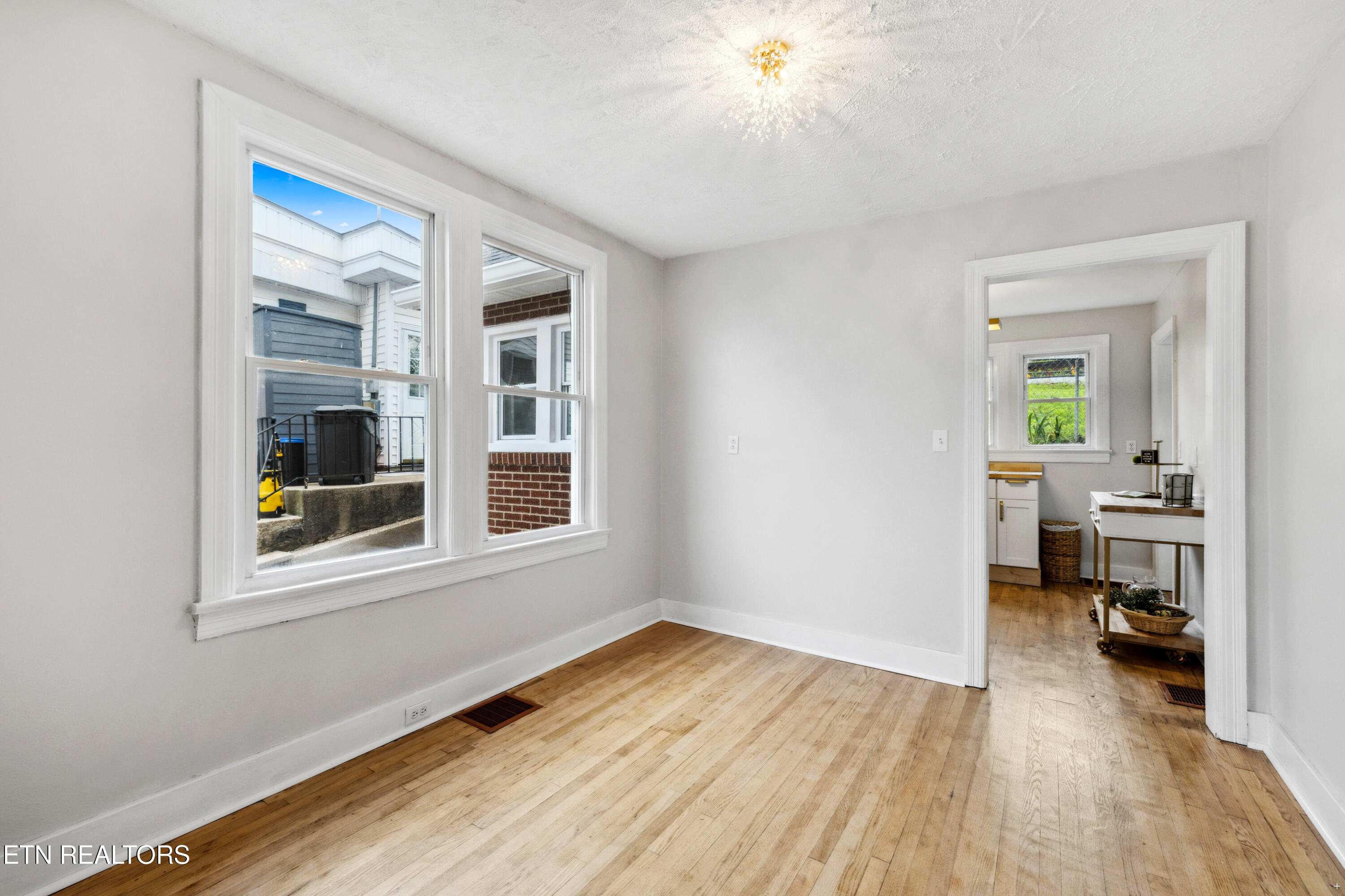 407 W 1St Ave