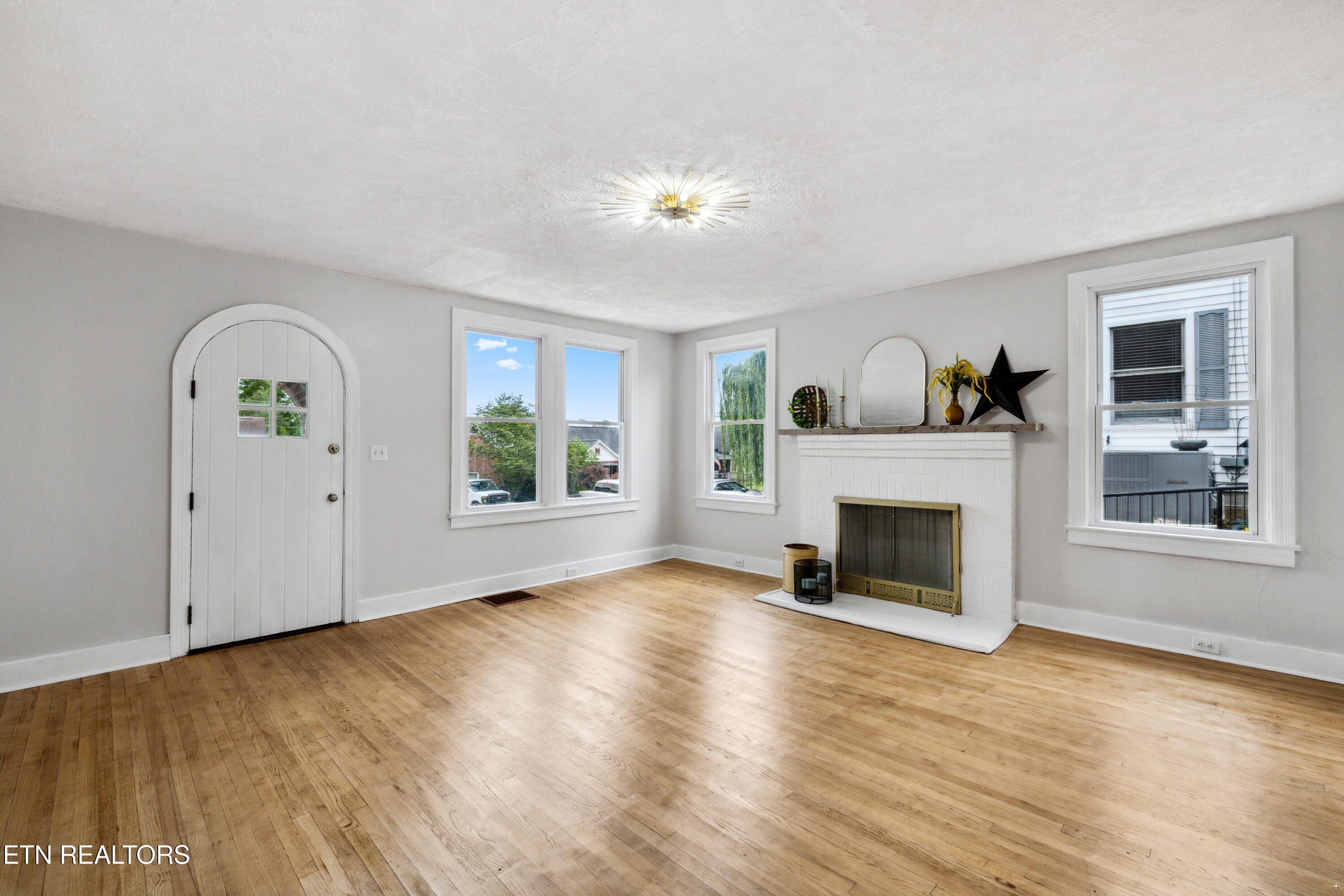 407 W 1St Ave
