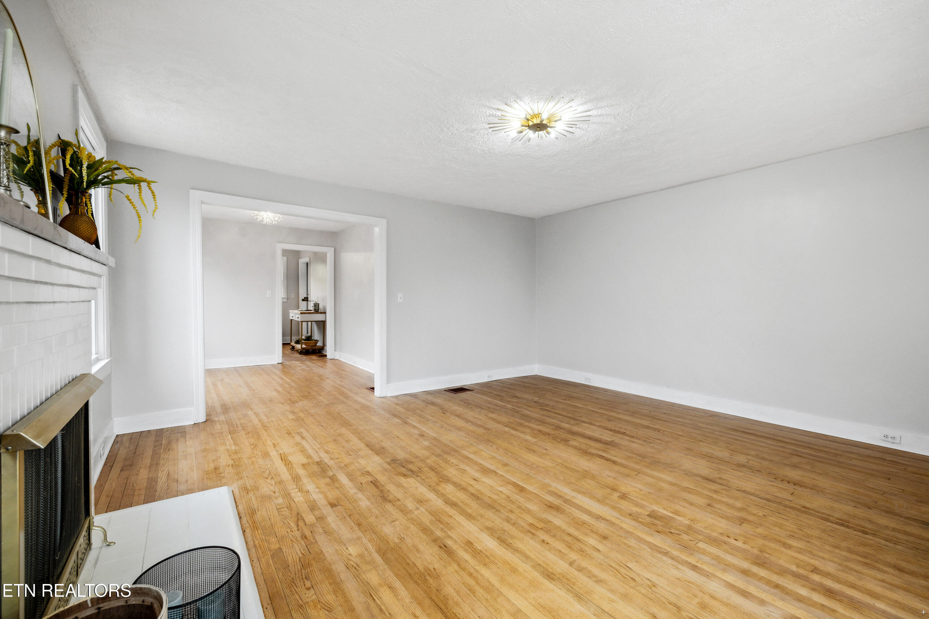 407 W 1St Ave
