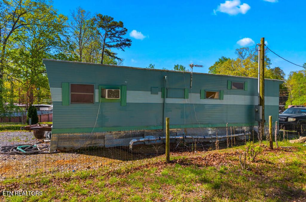 Photo of 2116 Cox Rd, Dandridge, TN 37725 (MLS # 1297811)