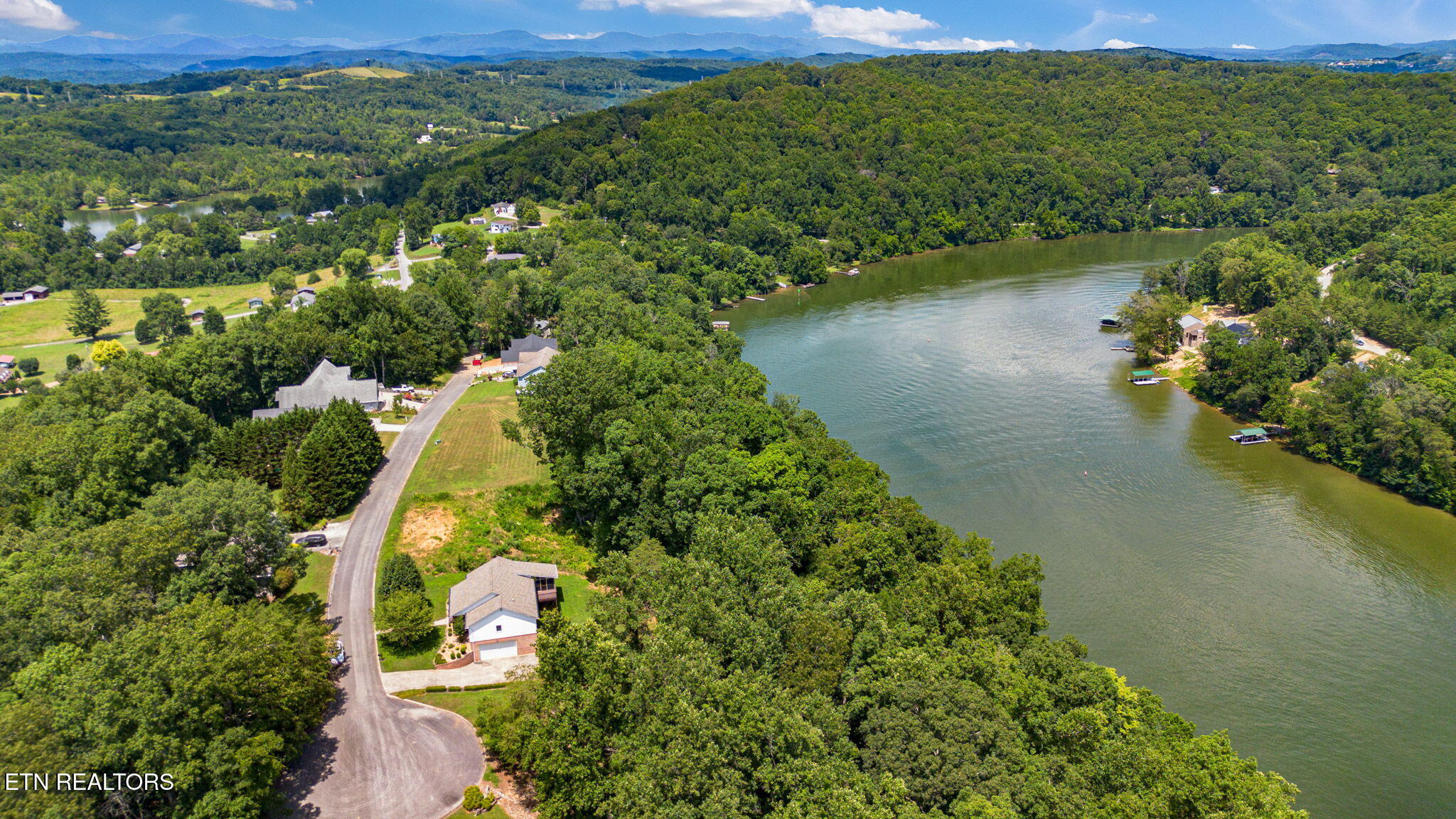 127 Lakeview Drive