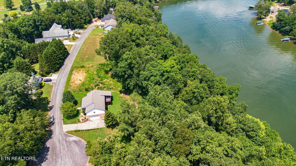 Photo of 127 Lakeview Drive, Harriman, TN 37748 (MLS # 1308099)