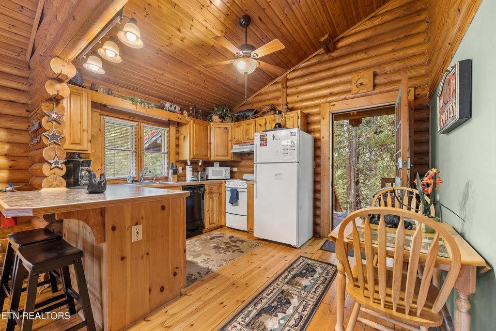 Photo of 165 Smoky Mountain Way, Sevierville, TN 37876 (MLS # 1340027)