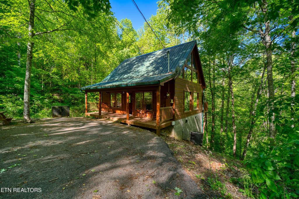 Photo of 1705 Jacks Pass, Sevierville, TN 37876 (MLS # 1323223)