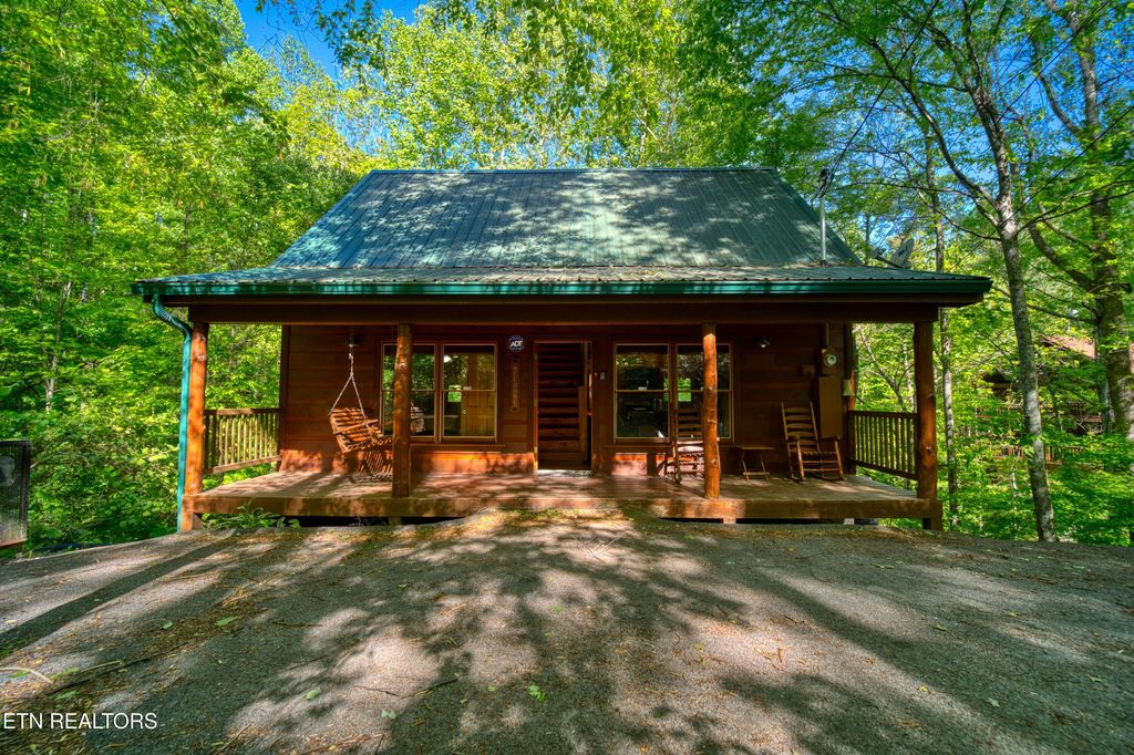 Photo of 1705 Jacks Pass, Sevierville, TN 37876 (MLS # 1323223)