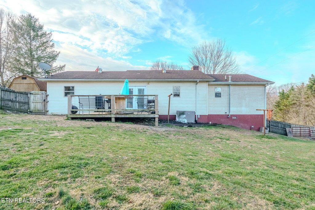 Photo of 111 Rockwaller Lane, Jacksboro, TN 37757 (MLS # 1327649)