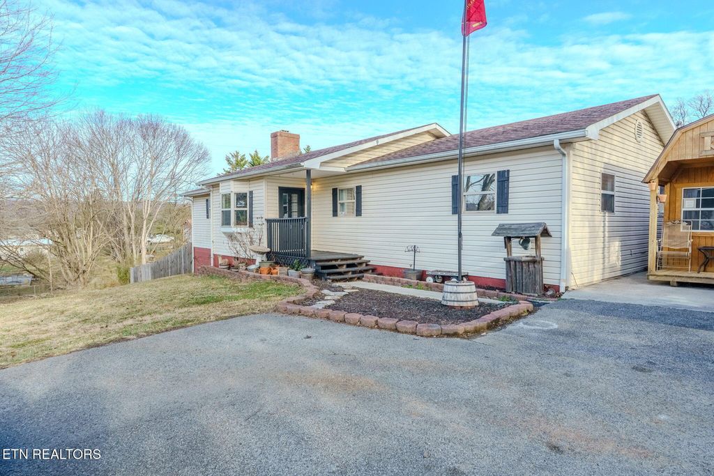 Photo of 111 Rockwaller Lane, Jacksboro, TN 37757 (MLS # 1327649)