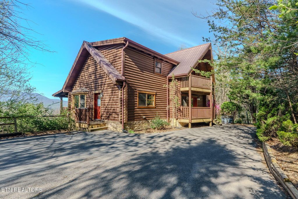 Photo of 401 Pinnacle Vista Rd, Gatlinburg, TN 37738 (MLS # 1337261)
