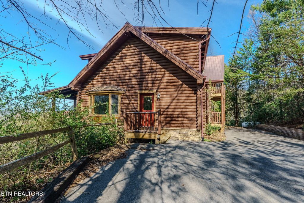 Photo of 401 Pinnacle Vista Rd, Gatlinburg, TN 37738 (MLS # 1337261)