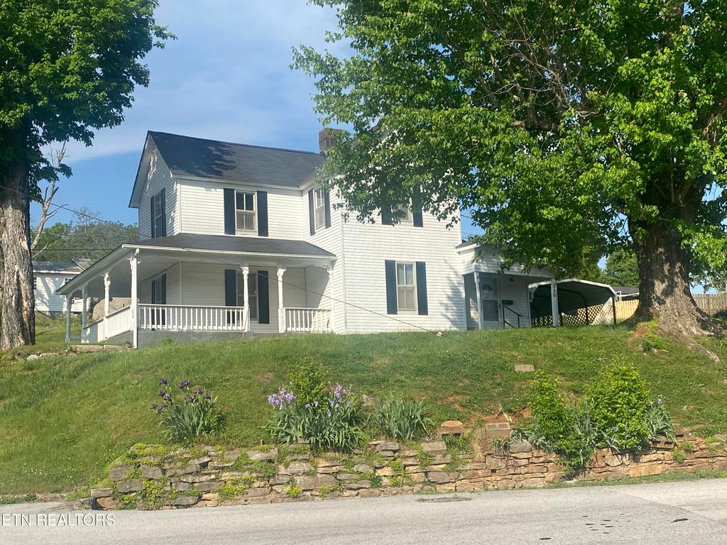 Photo of 310 Hickory St, Harriman, TN 37748 (MLS # 1299426)