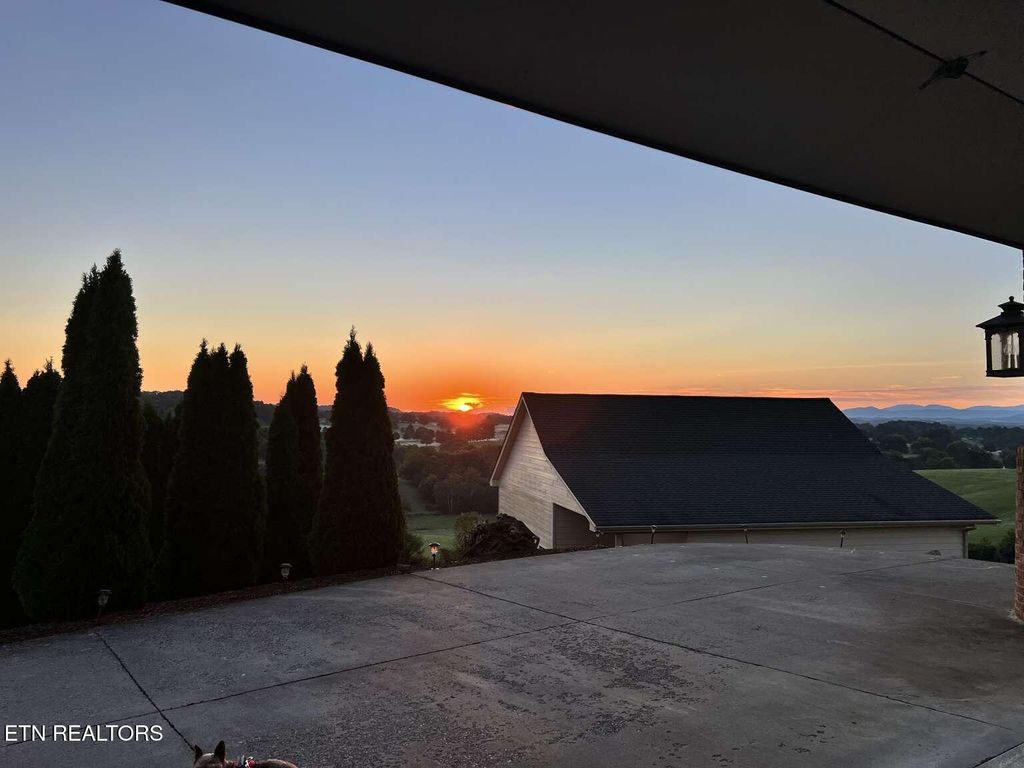 Photo of 127 Golf View Blvd, Dandridge, TN 37725 (MLS # 1336597)