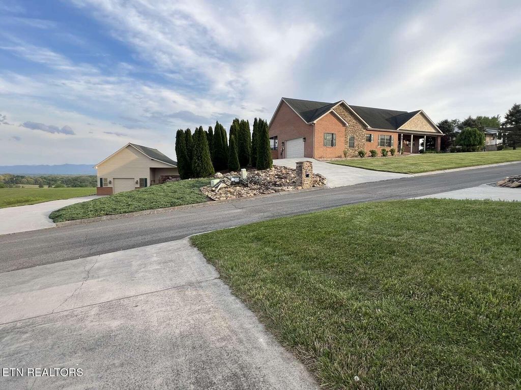 Photo of 127 Golf View Blvd, Dandridge, TN 37725 (MLS # 1336597)