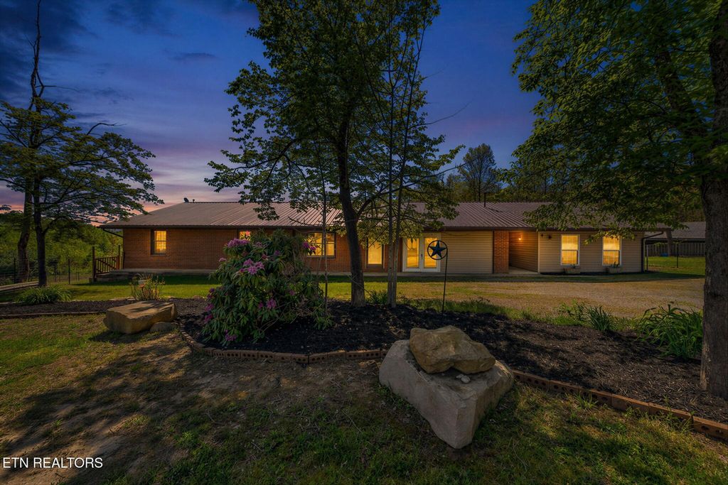 Photo of 935 Brewer Rd, Crossville, TN 38572 (MLS # 1338131)