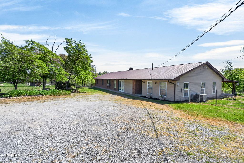Photo of 935 Brewer Rd, Crossville, TN 38572 (MLS # 1338131)