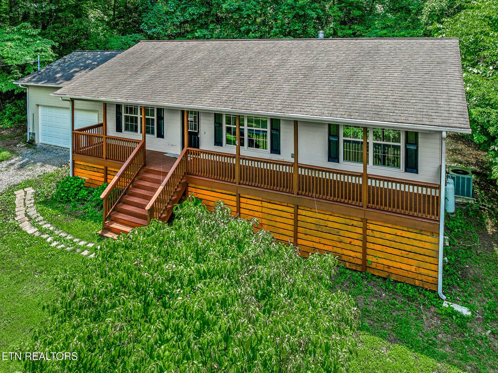 Photo of 4819 Hillard Lane, Strawberry Plains, TN 37871 (MLS # 1306609)