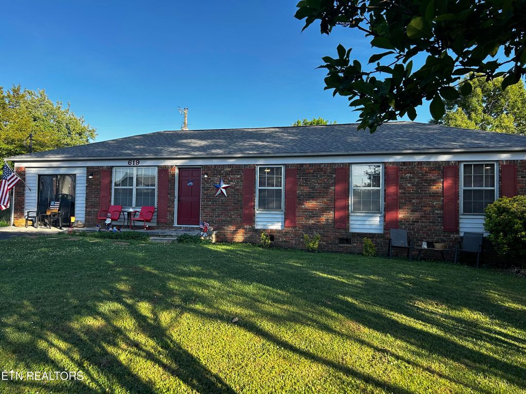 Photo of 619 Ardmore Circle, Maryville, TN 37804 (MLS # 1338635)