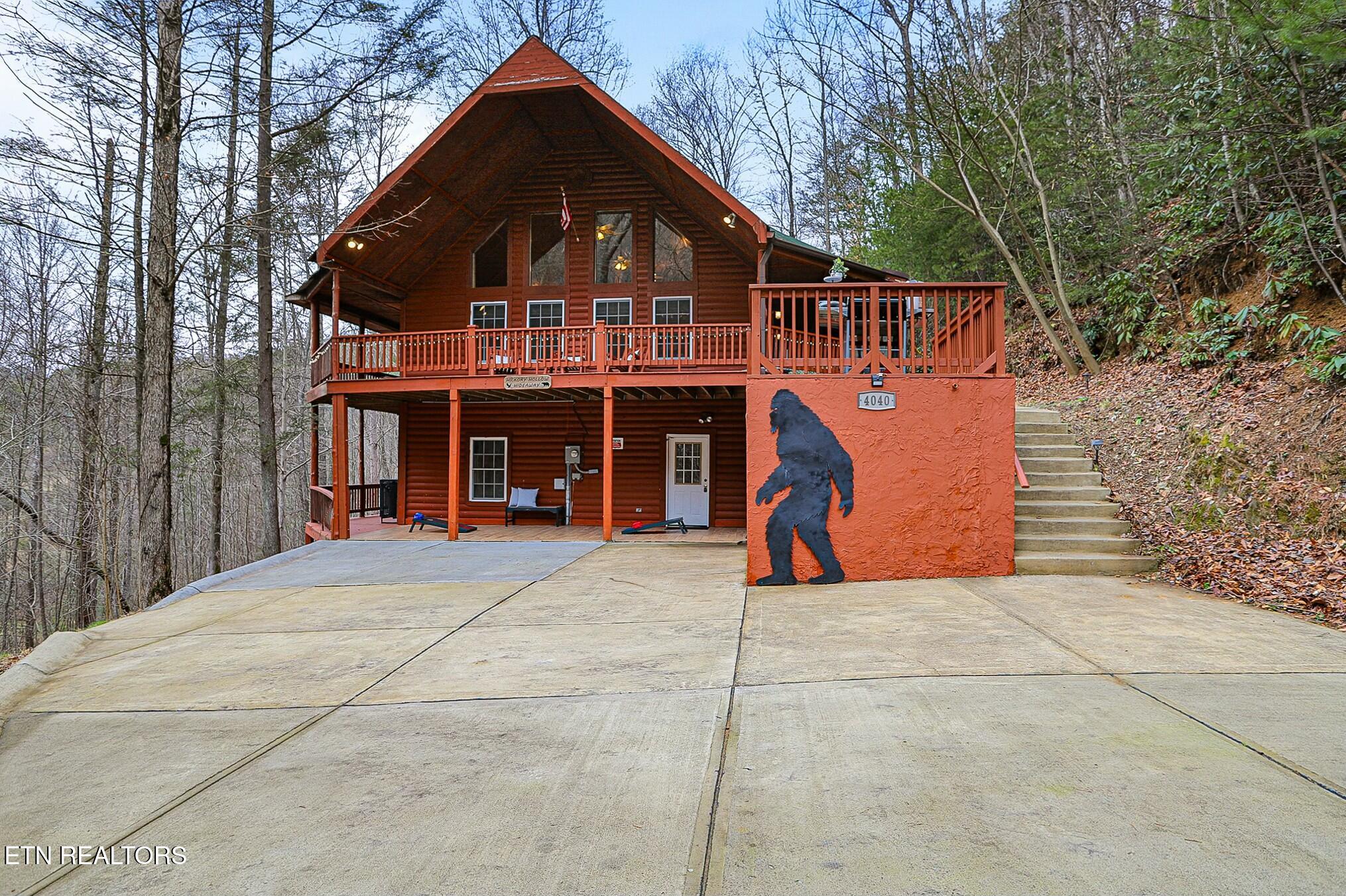 4040 Hickory Hollow Way