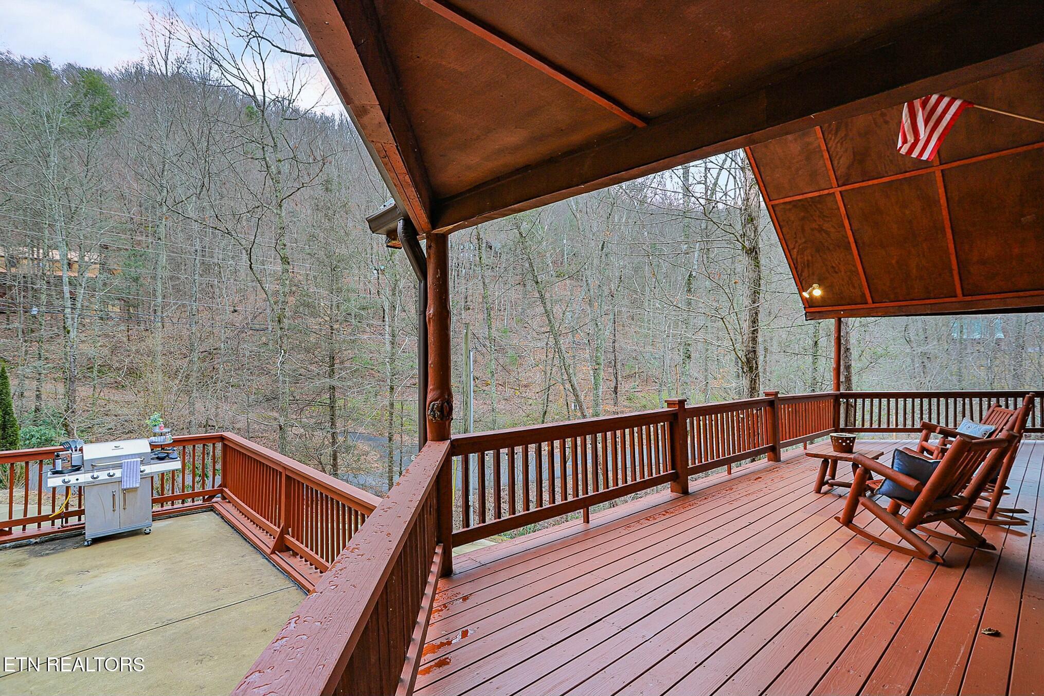4040 Hickory Hollow Way