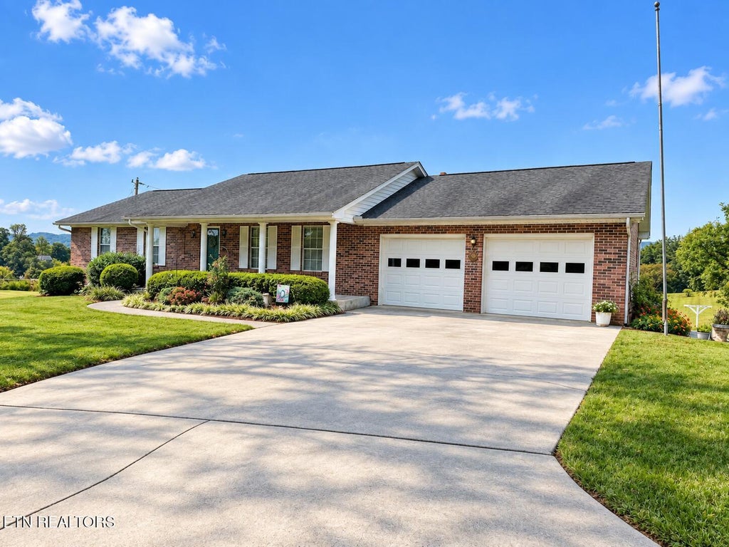 Photo of 1922 N Charles G Seivers Blvd, Clinton, TN 37716 (MLS # 1358127)