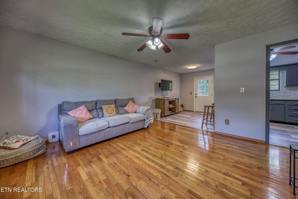 Photo of 7604 Hawthorne Drive, Knoxville, TN 37919 (MLS # 1340762)
