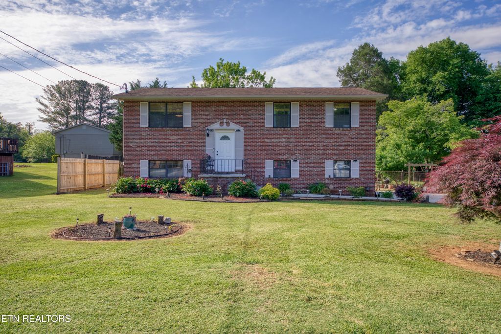 Photo of 7604 Hawthorne Drive, Knoxville, TN 37919 (MLS # 1340762)
