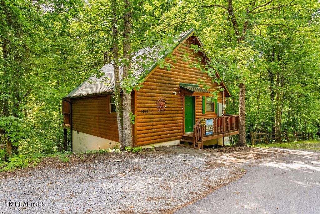 Photo of 1452 Cupid Way, Sevierville, TN 37876 (MLS # 1318922)