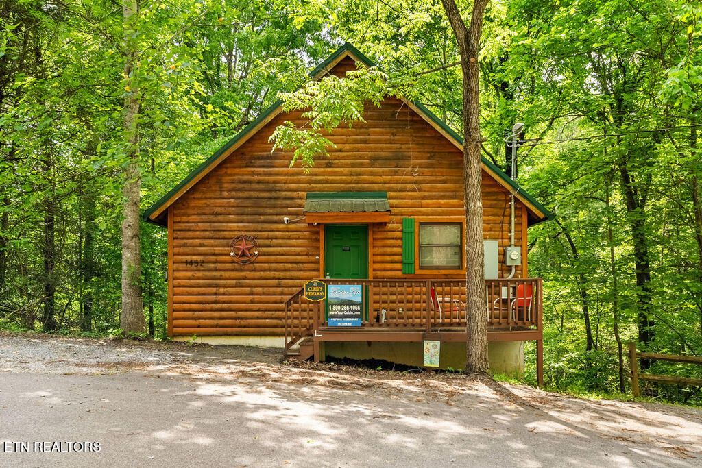 Photo of 1452 Cupid Way, Sevierville, TN 37876 (MLS # 1318922)