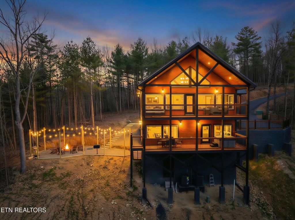 Photo of 463 Sassafras Tr, Sevierville, TN 37876 (MLS # 1326087)