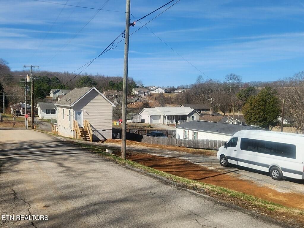 Photo of 746 Fair St, Sweetwater, TN 37874 (MLS # 1332334)