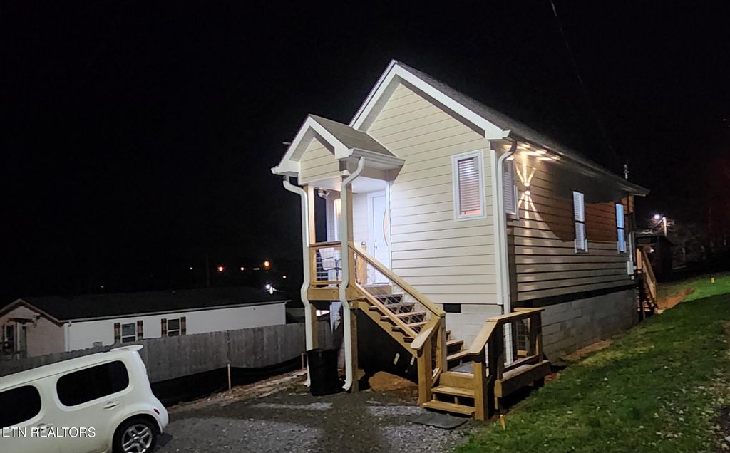 Photo of 746 Fair St, Sweetwater, TN 37874 (MLS # 1332334)