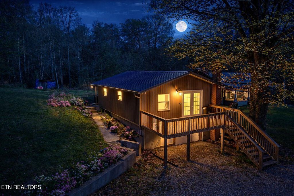 Photo of 303 Robertson Lane, Speedwell, TN 37870 (MLS # 1322216)