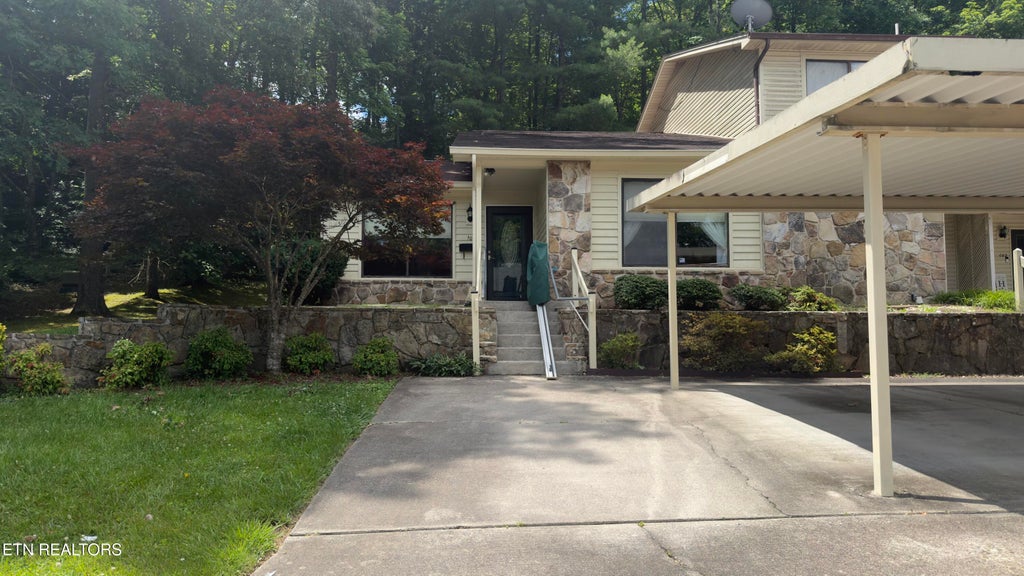 Photo of 106 Hazleton Lane, Oak Ridge, TN 37830 (MLS # 1344732)