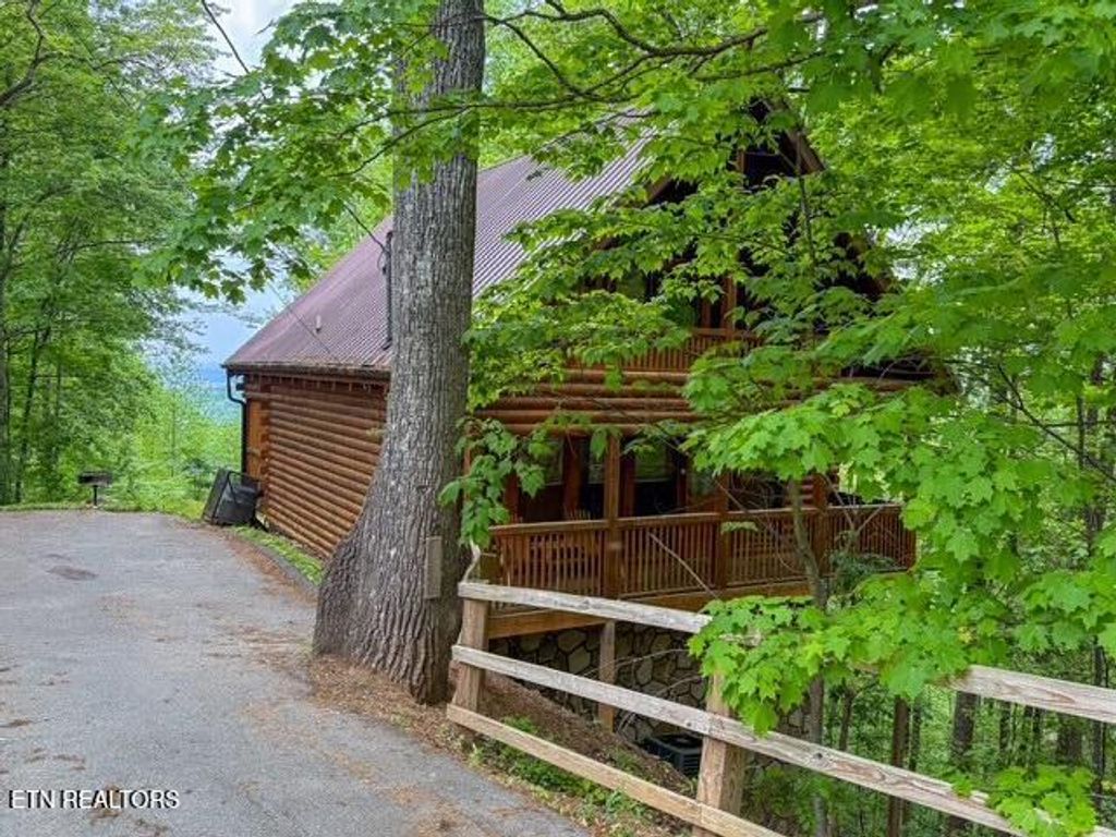 Photo of 1444 Indian Court, Sevierville, TN 37876 (MLS # 1338596)