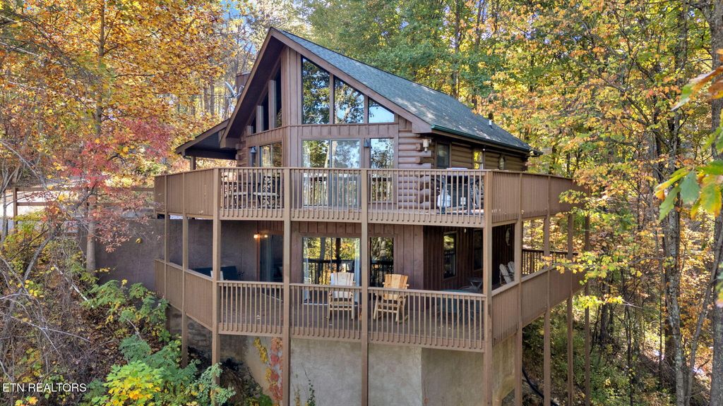 Photo of 3195 Emerald Springs Loop, Sevierville, TN 37862 (MLS # 1333173)