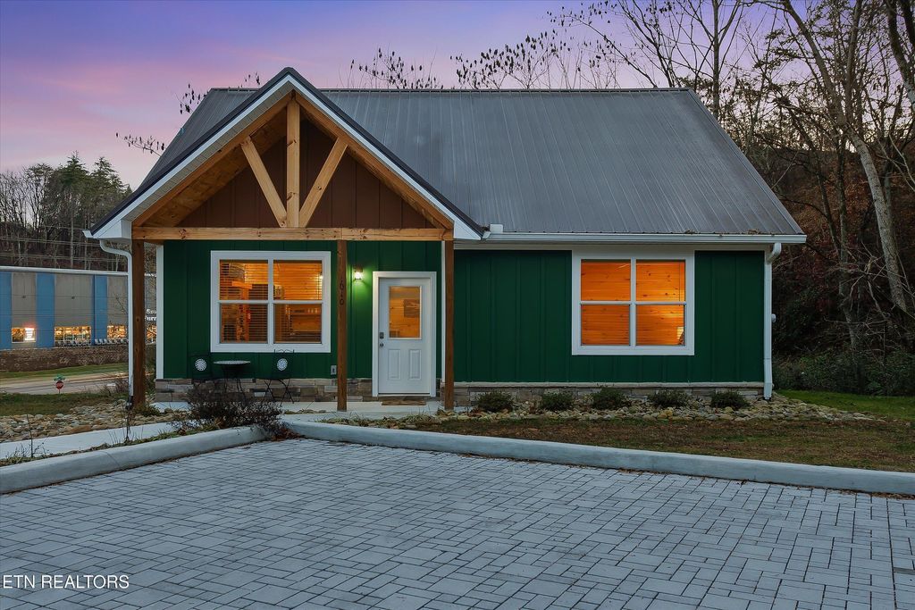 Photo of 1010 Pinyon Circle, Pigeon Forge, TN 37863 (MLS # 1312383)