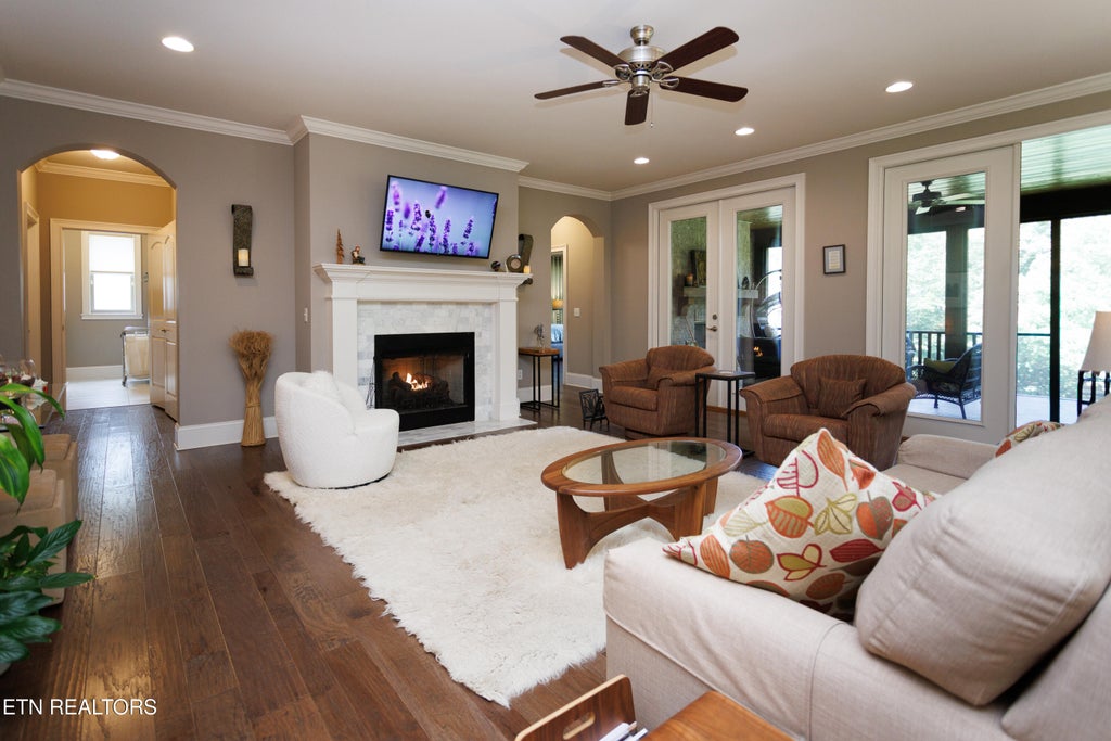 Photo of 147 Hedgewood Point, Crossville, TN 38558 (MLS # 1353893)