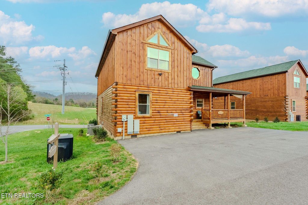 Photo of 3750 Heritage Hills Drive, Pigeon Forge, TN 37863 (MLS # 1334028)