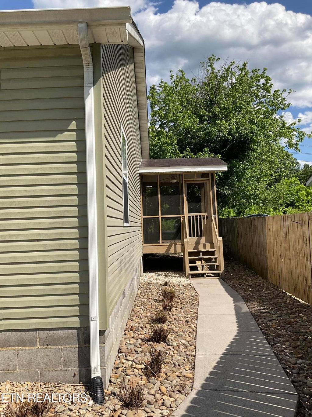 Photo of 1521 Cunningham Rd, Knoxville, TN 37918 (MLS # 1355102)