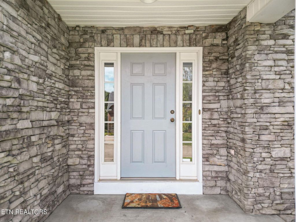 Photo of 10033 Madison Ridge Lane, Knoxville, TN 37922 (MLS # 1318446)