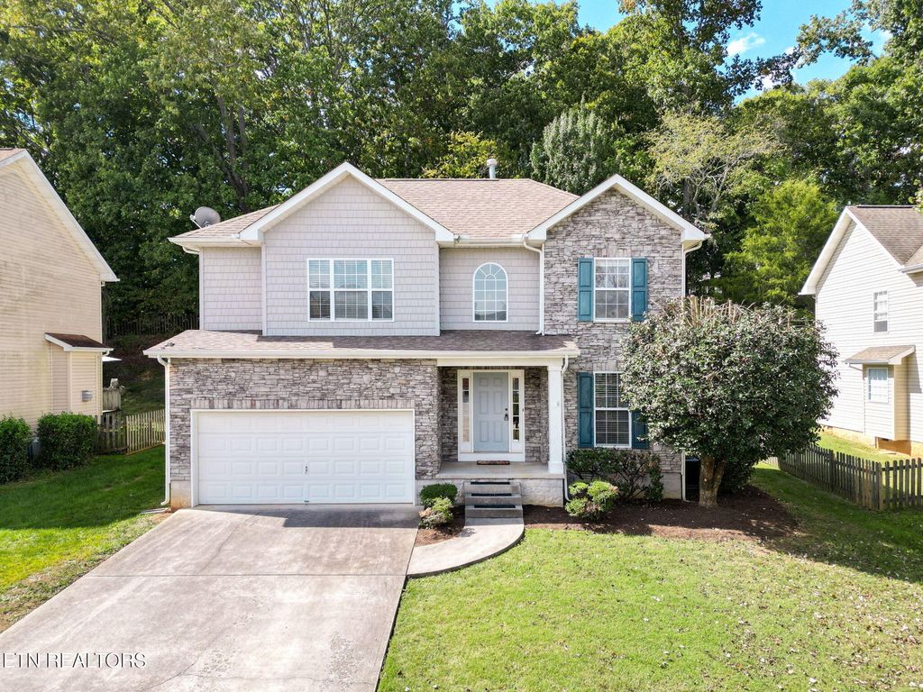 Photo of 10033 Madison Ridge Lane, Knoxville, TN 37922 (MLS # 1318446)