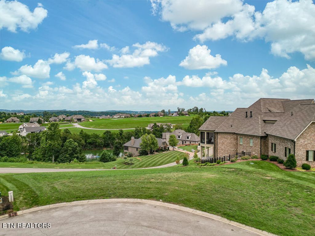Photo of 962 Commodore Drive, Lenoir City, TN 37772 (MLS # 1272012)