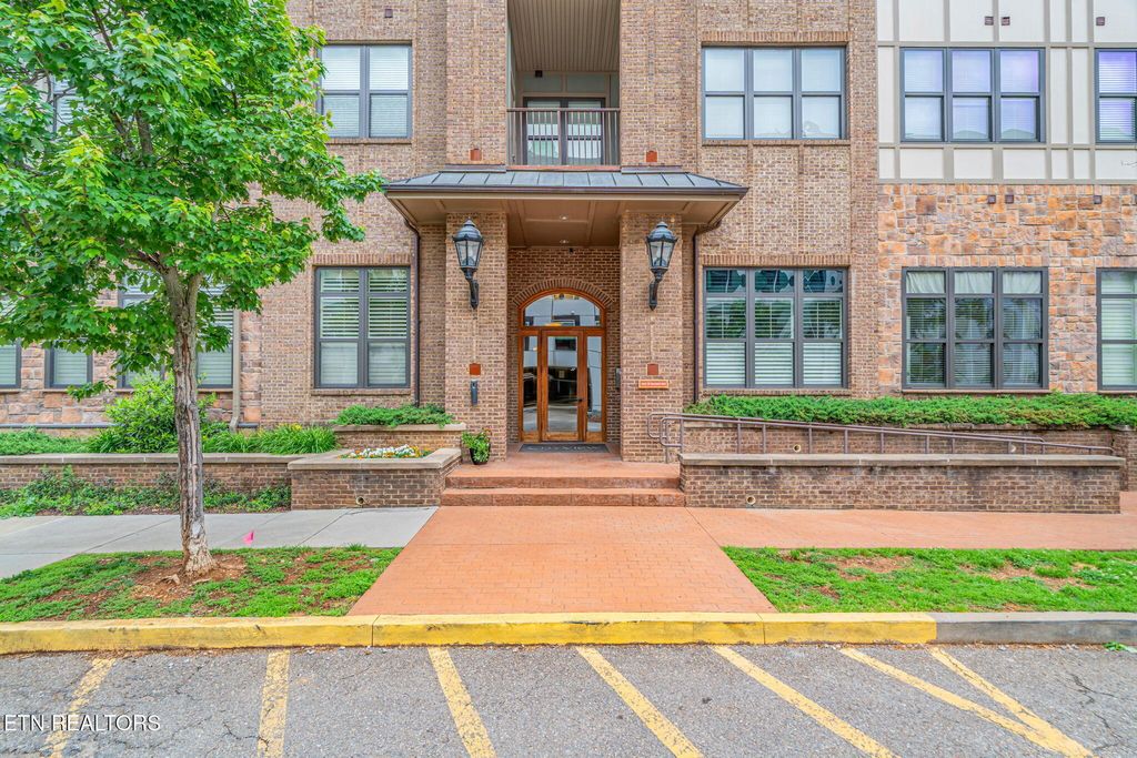 Photo of 445 W Blount Ave #409, Knoxville, TN 37920 (MLS # 1338863)