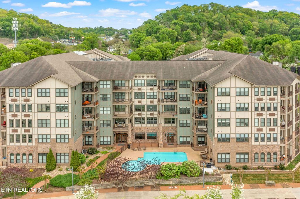 Photo of 445 W Blount Ave #409, Knoxville, TN 37920 (MLS # 1338863)