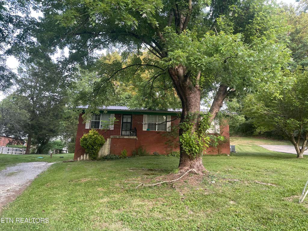 Photo of 305 Reagan St, Harrogate, TN 37752 (MLS # 1349330)
