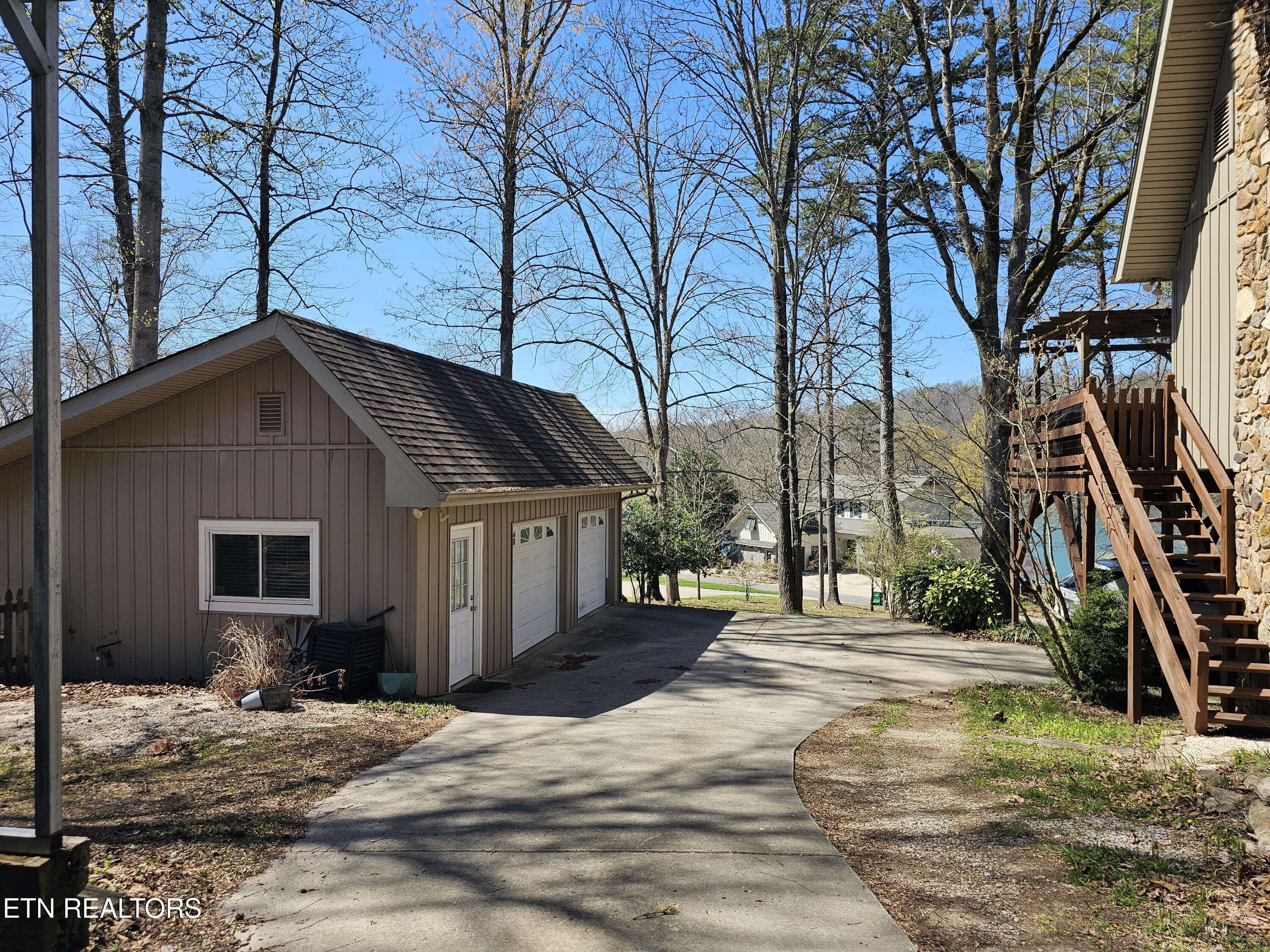 131 Shore Loop