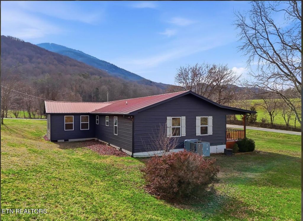 Photo of 3180 Covemont Rd, Sevierville, TN 37862 (MLS # 1330638)