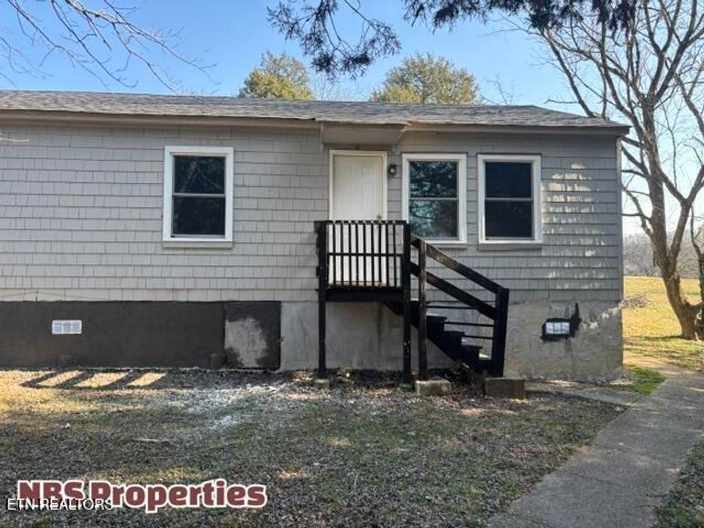 Photo of 131 Lawton Rd, Oak Ridge, TN 37830 (MLS # 1327893)