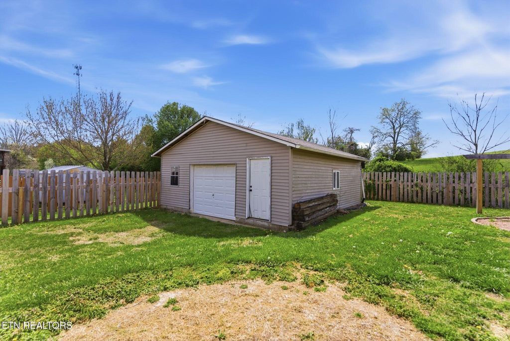 Photo of 226 Acorn Drive, Plainview, TN 37721 (MLS # 1335098)
