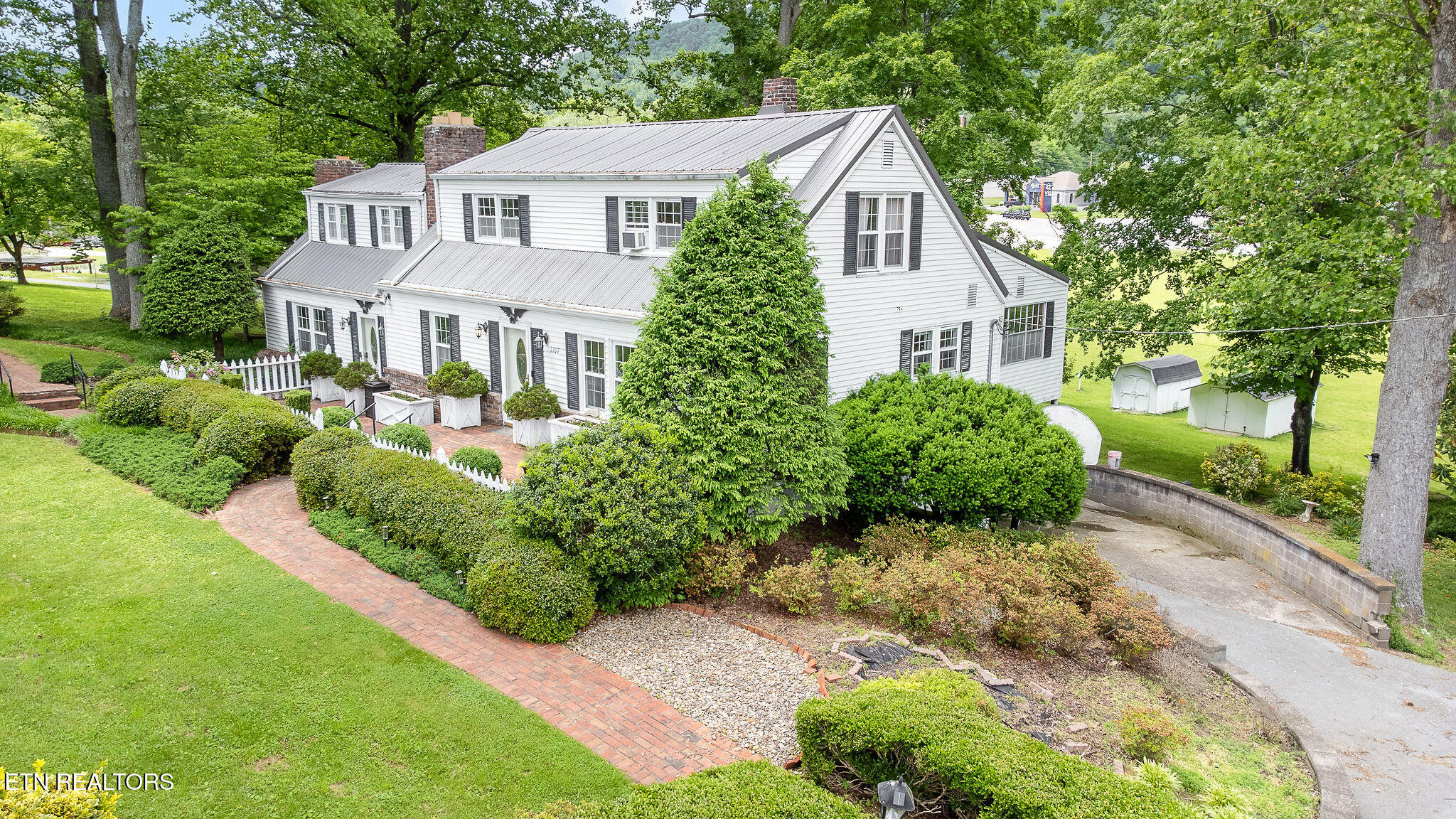 1107 E Elm St