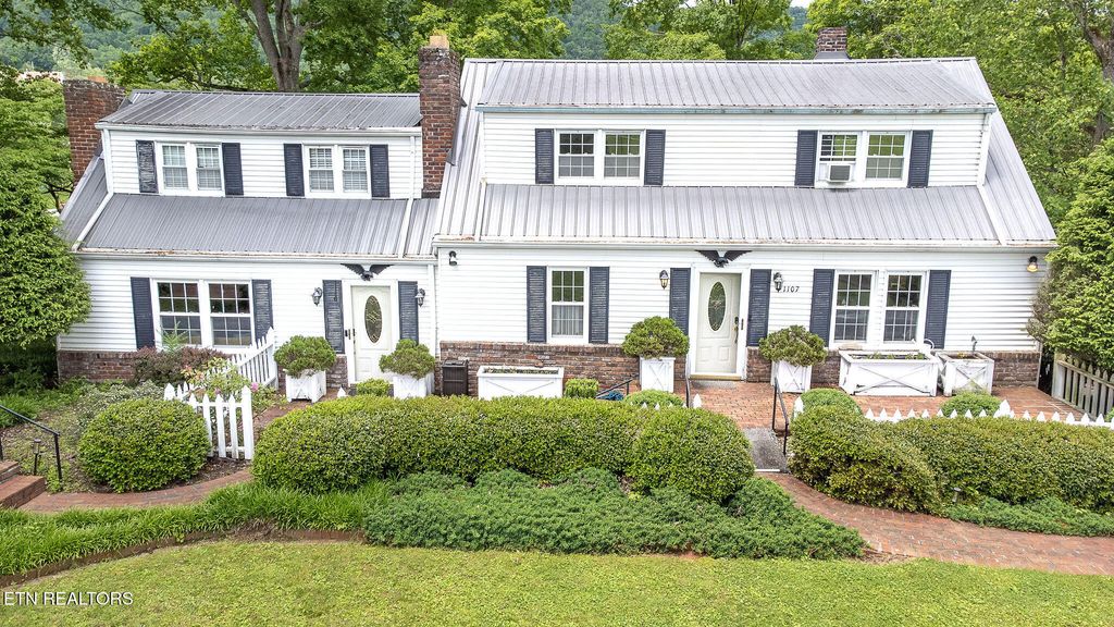 Photo of 1107 E Elm St, LaFollette, TN 37766 (MLS # 1301256)